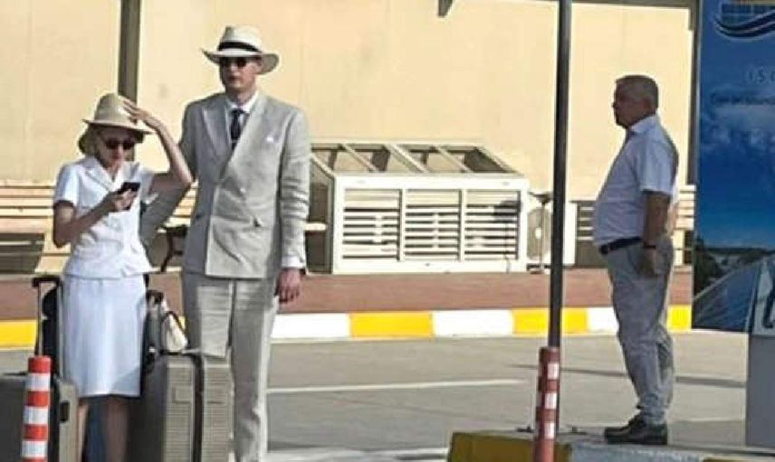 Adana'da geçmişten gelen çift herkesi şaşırttı! Görenler dönüp bir daha baktı
