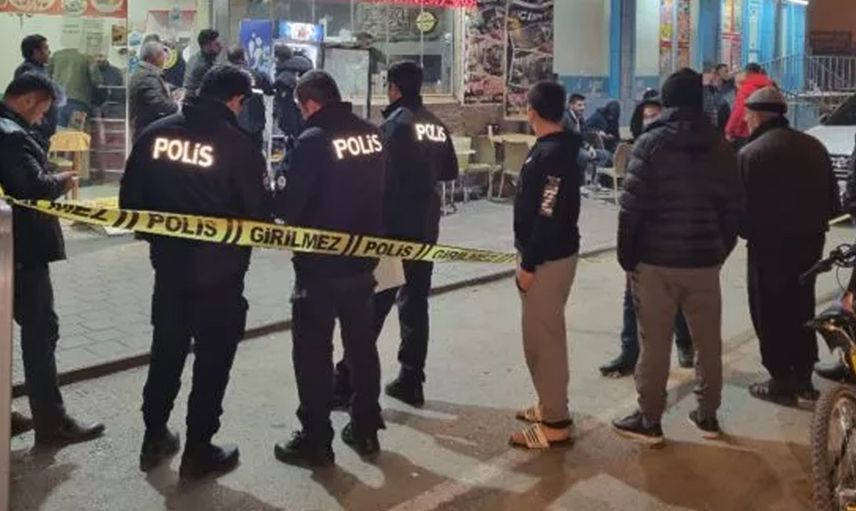 Adana’da Korku Dolu Anlar: Silahla Kebap Dükkanına Daldı