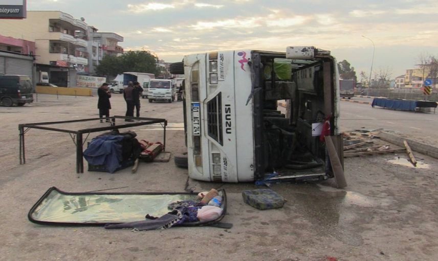 Adana’da midibüs kazası: 15 işçi yaralandı