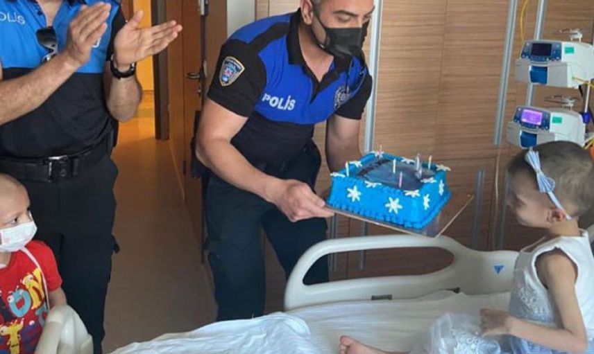 Adana'da Polisler Lösemi Hastası Miray'a Sürpriz Yaptı