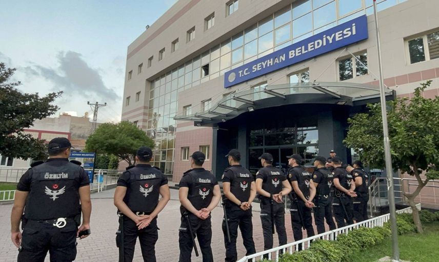 Adana’da rüşvet operasyonu: Belediye evraklarına el konuldu