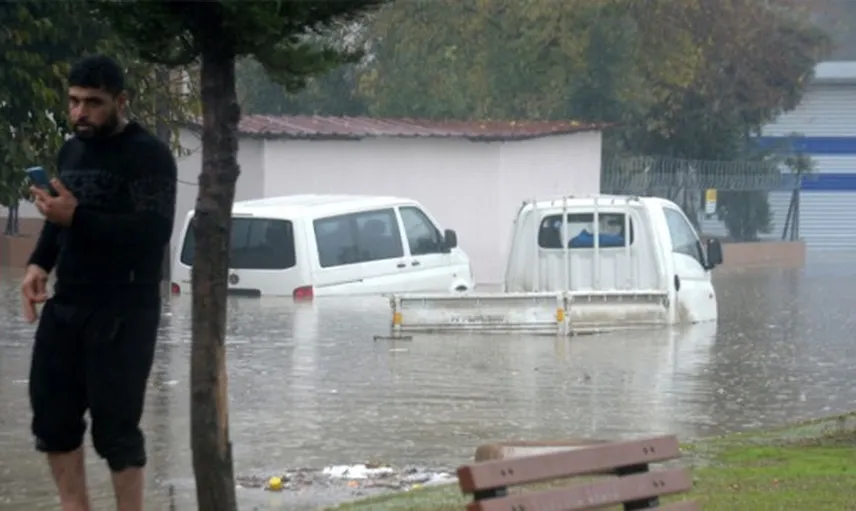 Adana'da Sele Kapılan 2 Kişi Kayboldu