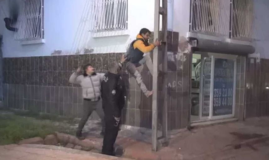 Adana'da sıradan bir gün: Hırsıza önce yardım etti sonra sopayla dövdü