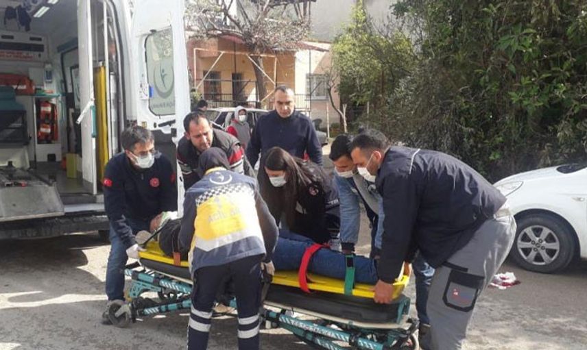 Adana’da Tır İle Otomobilin Arasına Sıkışan Bisikletli Yaralandı