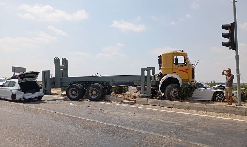 Adana'da Trafik Kazası: 3 Yaralı