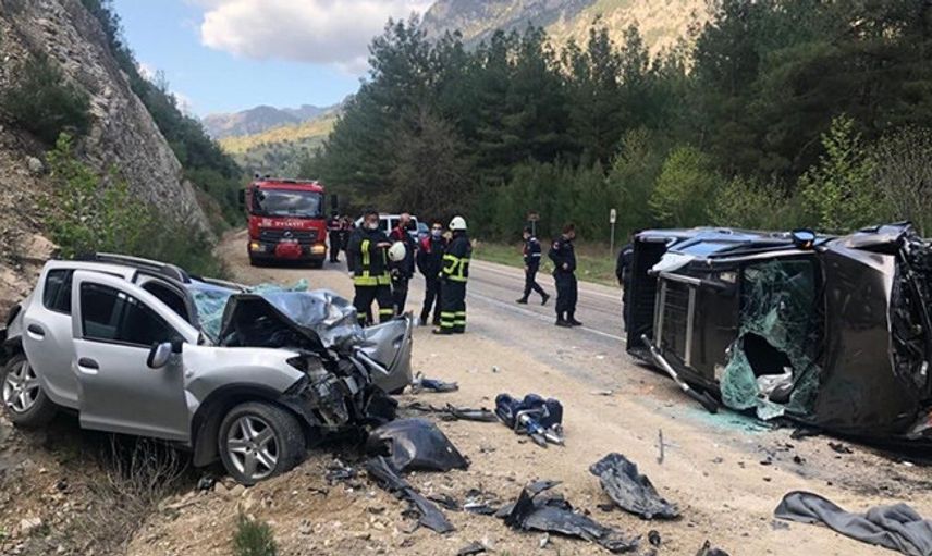 Adana’da Trafik Kazasında 3 Kişi Hayatını Kaybetti