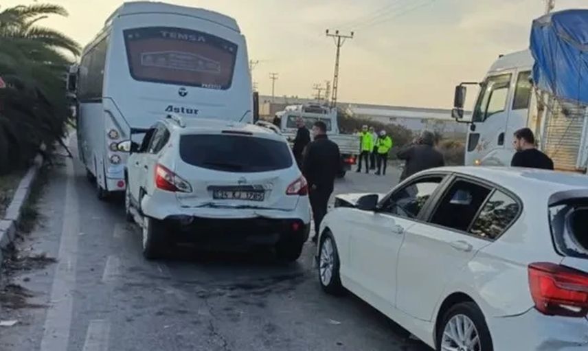 Adana'da zincirleme trafik kazası: 13 kişi yaralandı