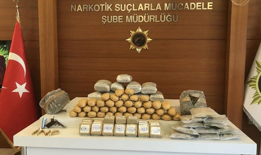 Adana'dan Konya'ya uyuşturucu geleceği ihbarı üzerine gerçekleştirilen operasyonda şok detay! Cumhuriyet savcısı baron, polis kuryeci çıktı!