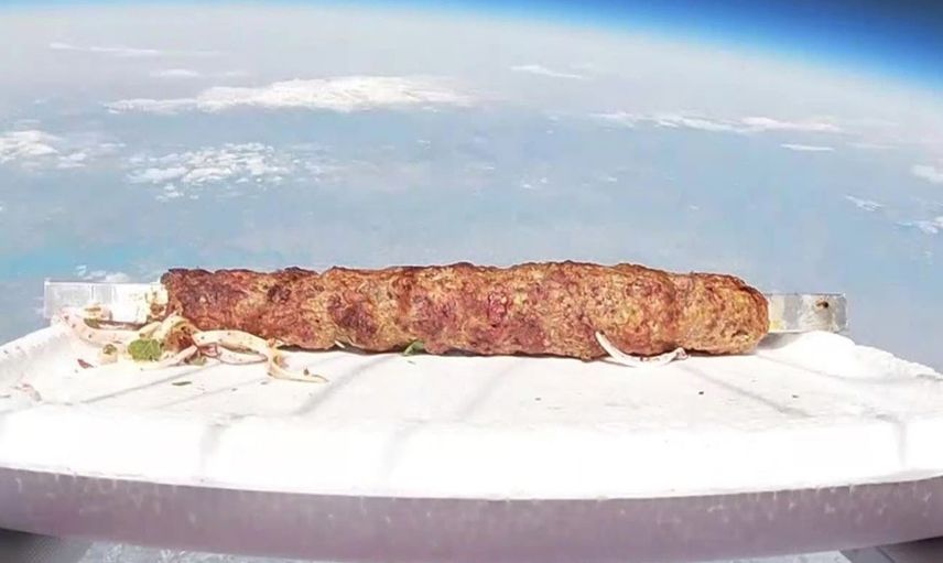 Adanalı Kebapçı Stratosfere helyum balonuyla boru kebabı yolladı! Uzaya gönderdi