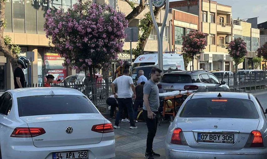 Adapazarı'nda Yaya Geçidinde Kaza: Bir Kadın Yaralandı