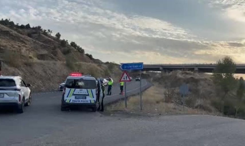 Bingöl'de midibüs ve pikap çarpıştı: 12 yaralı