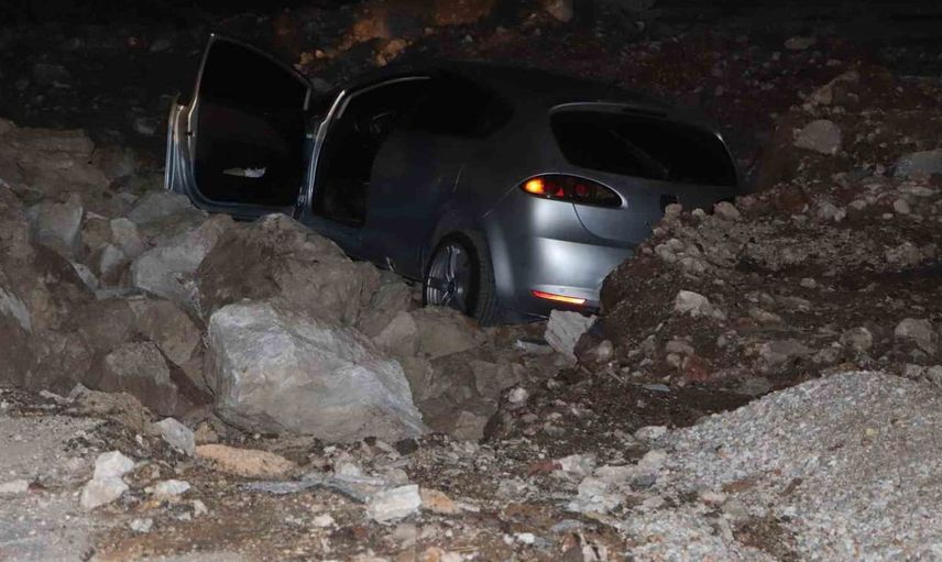 Karaman'da inşaat kazı alanına uçarak kaza yapan otomobilden 2 yaralı