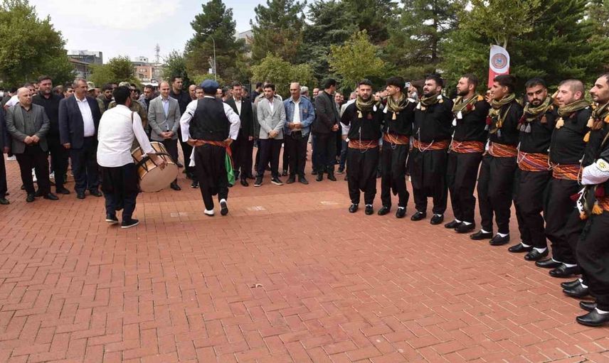 Siverek'te takoran festivali kortej yürüyüşüyle başladı