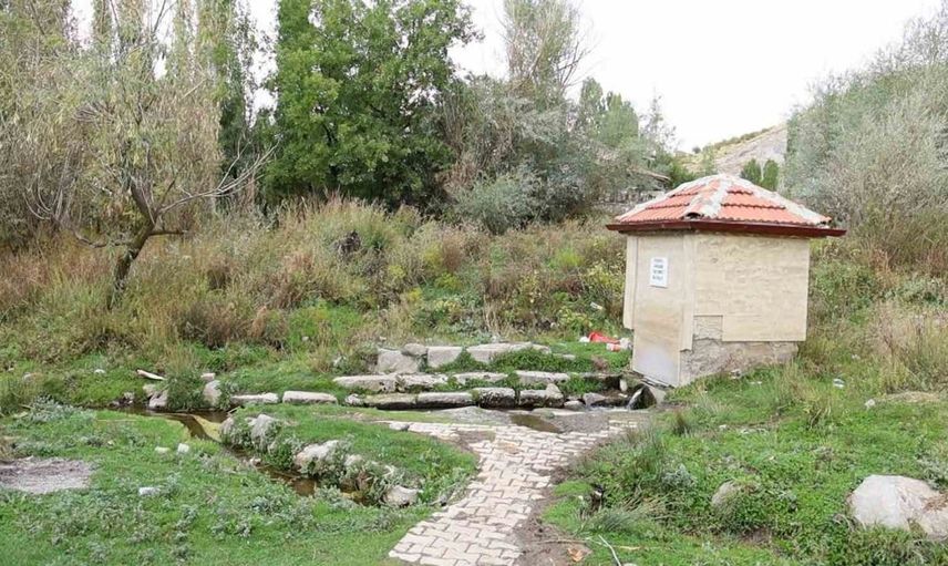 Aksaray'ın gazlı su kaynağı vatandaşların ilgisini çekiyor