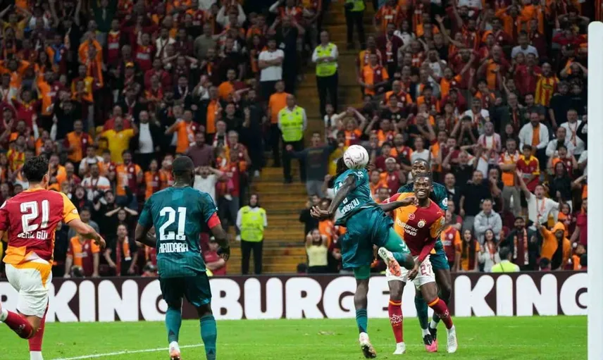 Galatasaray evinde Kocaelispor ile mücadele ediyor: Maçın ilk yarısı golsüz devam ediyor