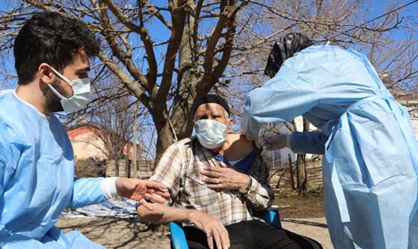 Adıyaman'da Aşılama Ekipleri, Zorlu Şartlarda Köylere Ulaşıyor