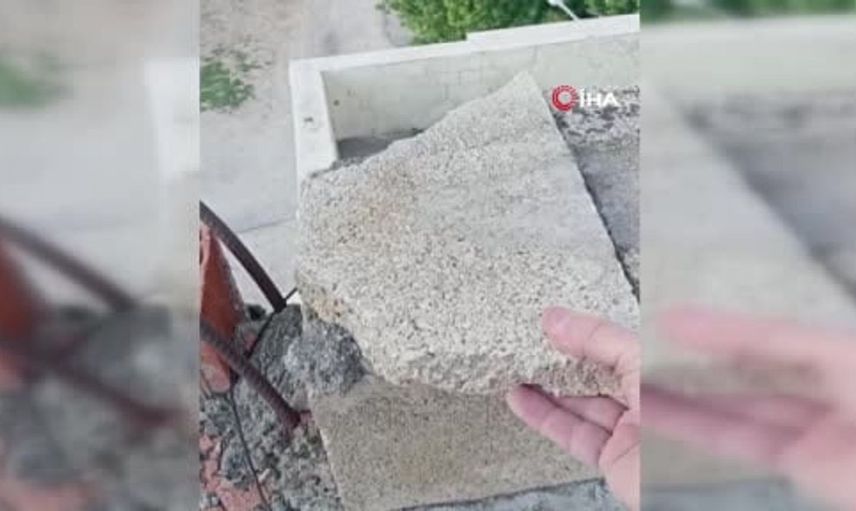 Adıyaman'da Bacada Oğul Veren Arılar, Sakinin Müdahalesiyle Kovana Alındı