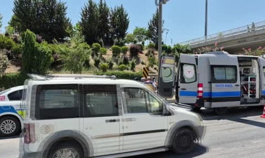 Adıyaman'da hasta nakil aracı arıza yapan otomobile çarptı: 1 yaralı
