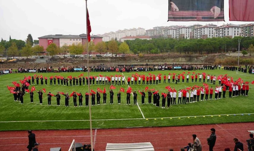 Sındırgı’da 29 Ekim coşkusu stadyumu doldurdu