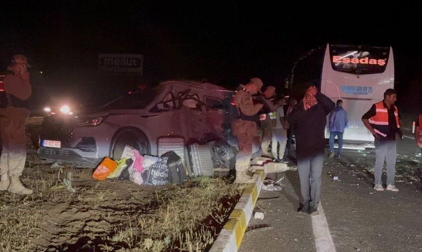 Erzincan’da otobüs ve SUV çarpıştı: 1 yaralının durumu kritik