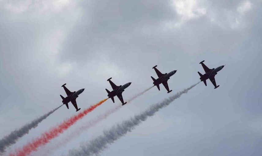 Fethiye'de Türk Yıldızları'ndan unutulmaz gösteri: Seyirciler adeta büyülendi