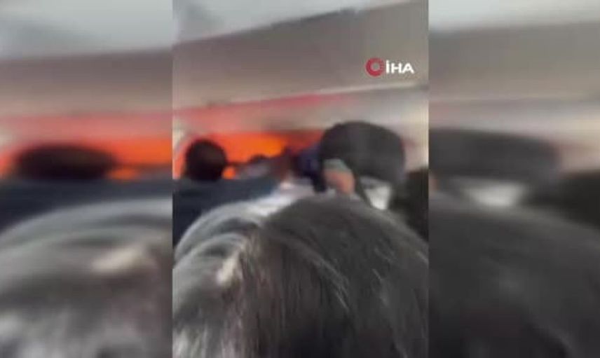 Hindistan'da yolcu uçağında panik yaratan yangın olayı
