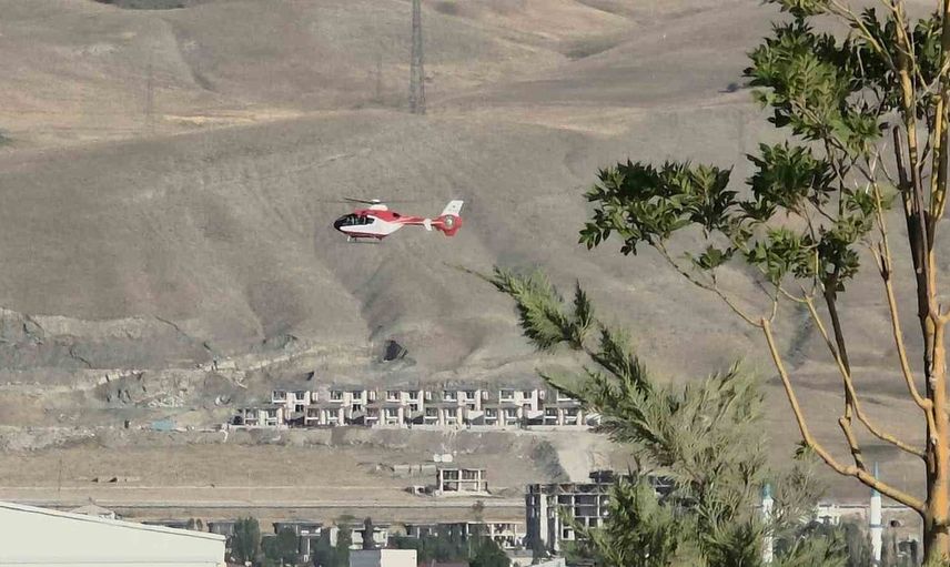 Van'a ambulans helikopter ile sevk edilen hamile kadının durumu kritik