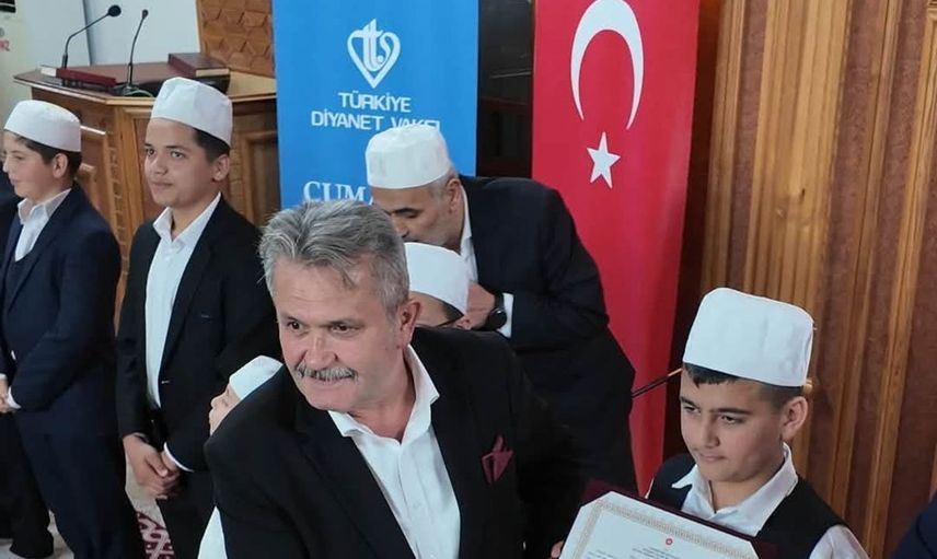 Cumayeri'nde hafızlık eğitimini tamamlayan 12 öğrenciye belgeleri verildi