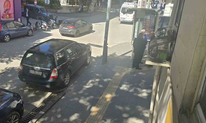 Bilecik’te minibüs durağına park eden sürücü dikkat çekti