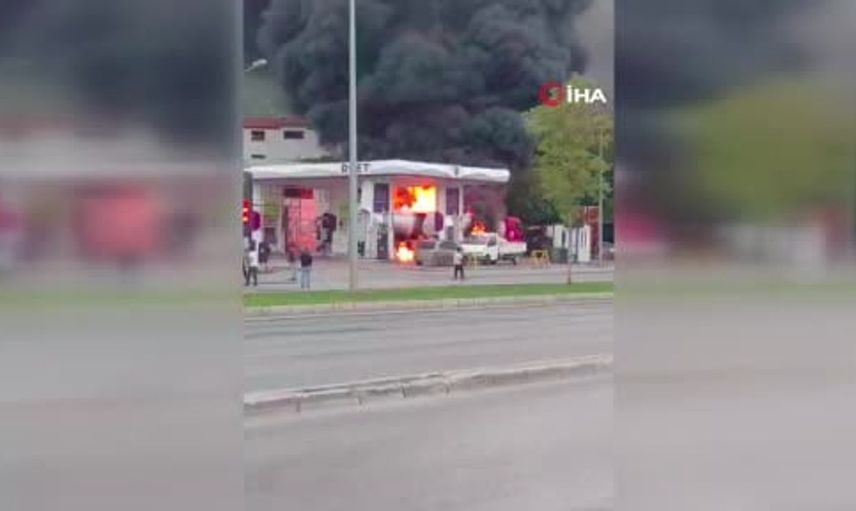 Denizli'de akaryakıt istasyonunda tanker patladı: Yangın kontrol altına alınmaya çalışılıyor