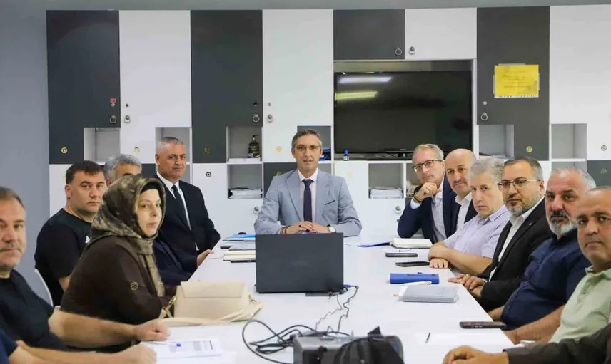 Bayburt'ta eğitimde iş birliği güçleniyor: Ortaöğretim müdürleri toplantısı yapıldı