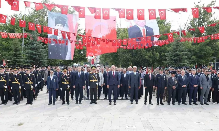 Ağrı'da zafer bayramı coşkusu, 104. yıl dönümünde kutlandı