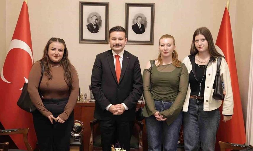 Gökçeada kaymakamı osman acar halk gününde vatandaşlarla buluştu