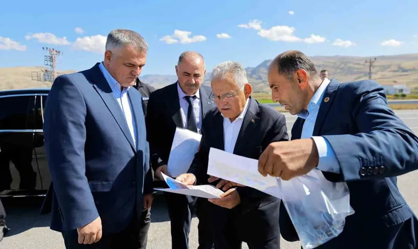 Başkan Büyükkılıç, muhtarlarla bir araya geldi: Yahyalı'daki ihtiyaçlar masaya yatırıldı