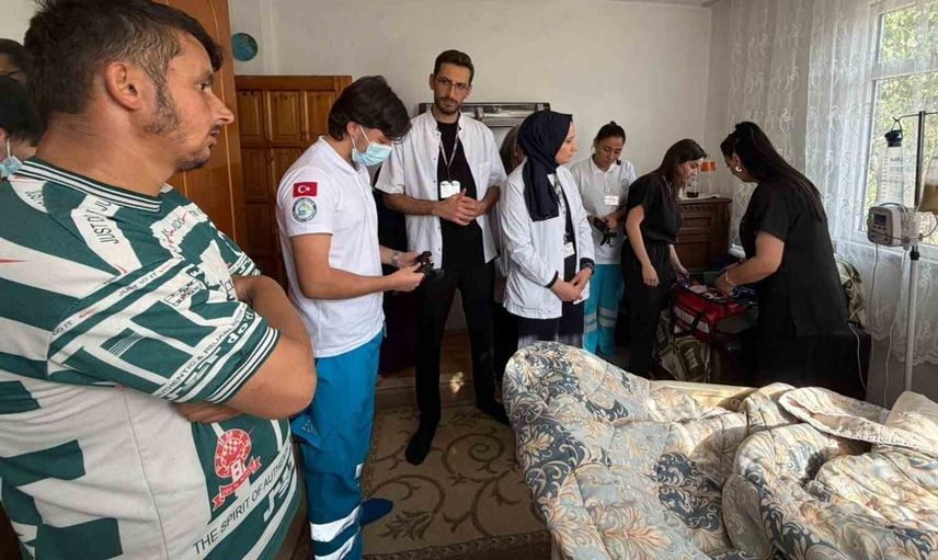 Öğrenciler evde bakım hizmetlerinde aktif rol alıyor