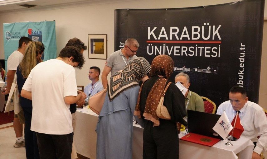 Karabük Üniversitesi, İzmir'de tercih günlerinde adaylarla buluştu