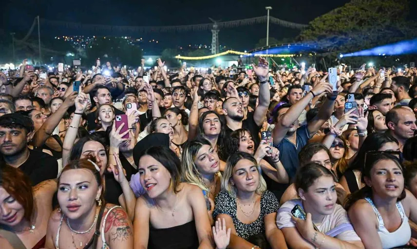 İzmir Enternasyonal Fuarı'nda çim konserleriyle müzik ziyafeti
