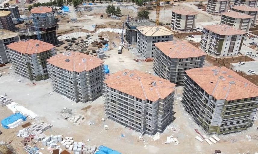 Afetzedeler evlerine kavuşuyor: Deprem konutlarının kura çekimi yapılacak