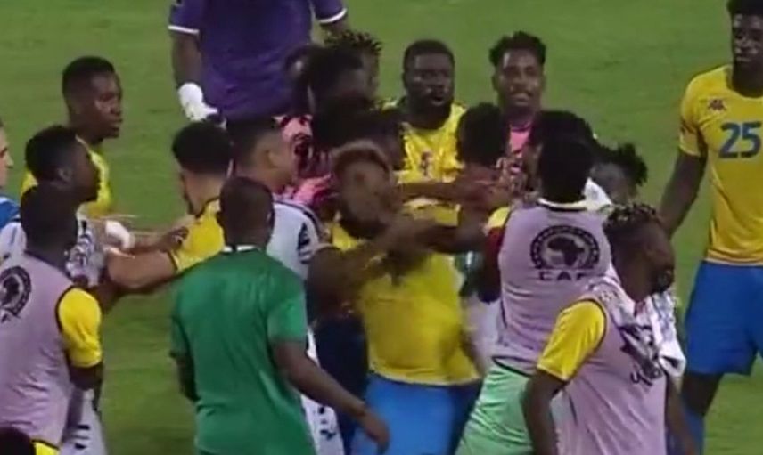 Afrika Uluslar Kupası'nda Tetteh Boupendza'ya Yumruk Attı!