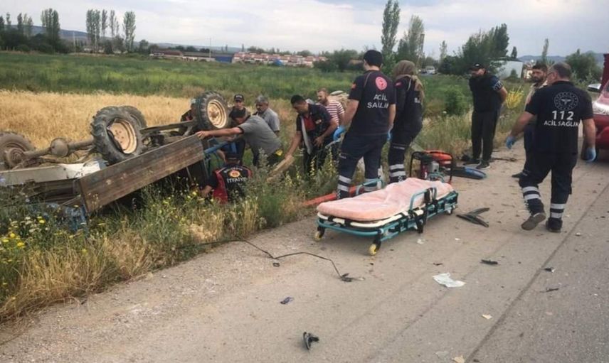 Afyon’da katliam gibi kaza: Otomobille patpat çarpıştı: 2 ölü 5 yaralı