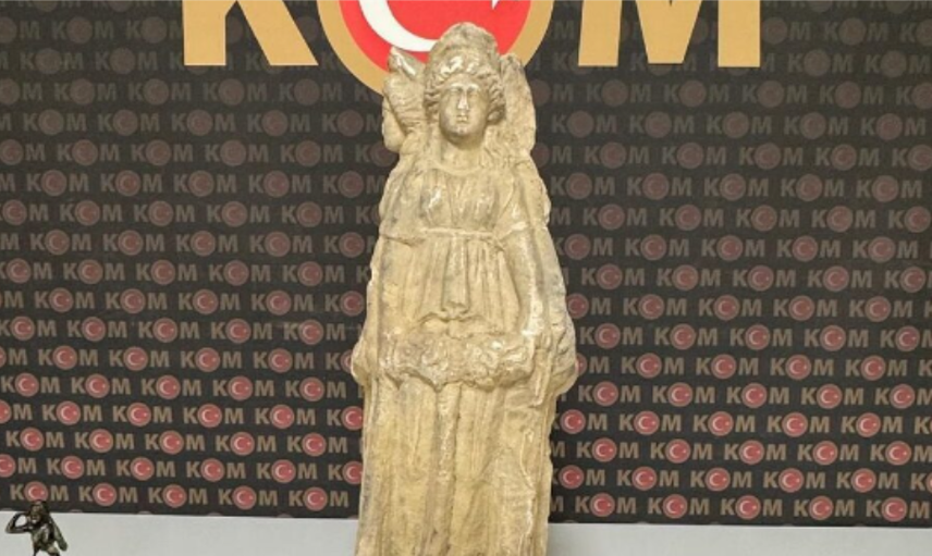Afyonkarahisar'da 4 başlı Hekate heykeli ele geçirildi