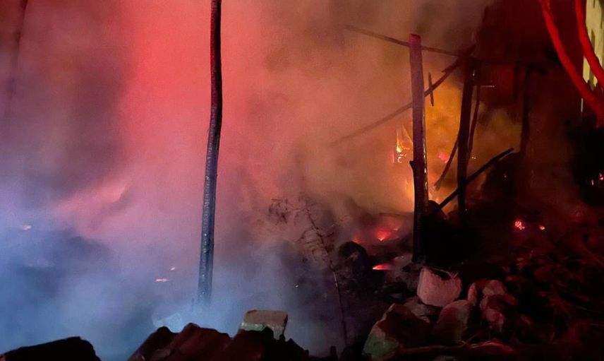 Afyonkarahisar'da korkutan yangın: Yanan ev kullanılamaz hale geldi