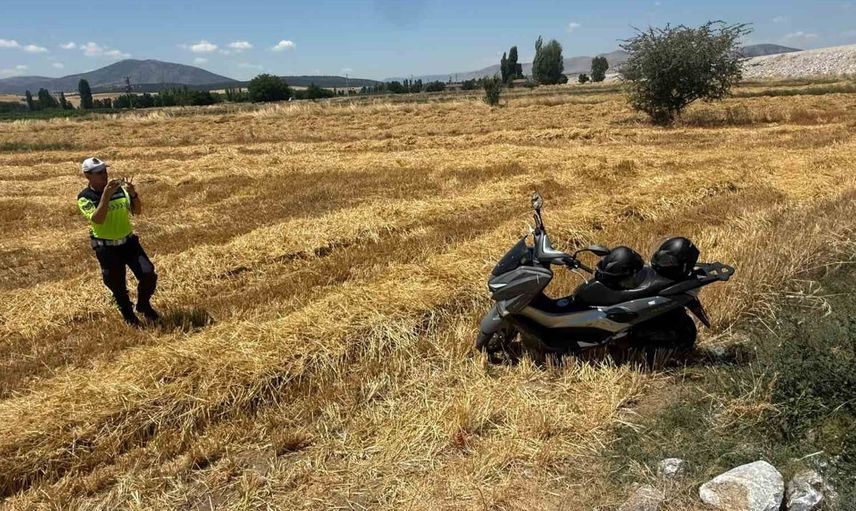 Afyonkarahisar'da motosiklet kazasında 2 kişi yaralandı