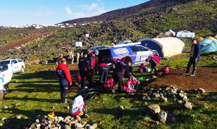 Ağrı Dağı’na tırmanırken kaybolmuşlardı: 2 dağcıdan acı haber geldi