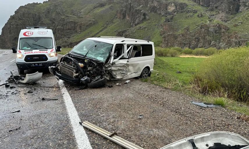Ağrı’da acı kaza: Ölü ve yaralılar var