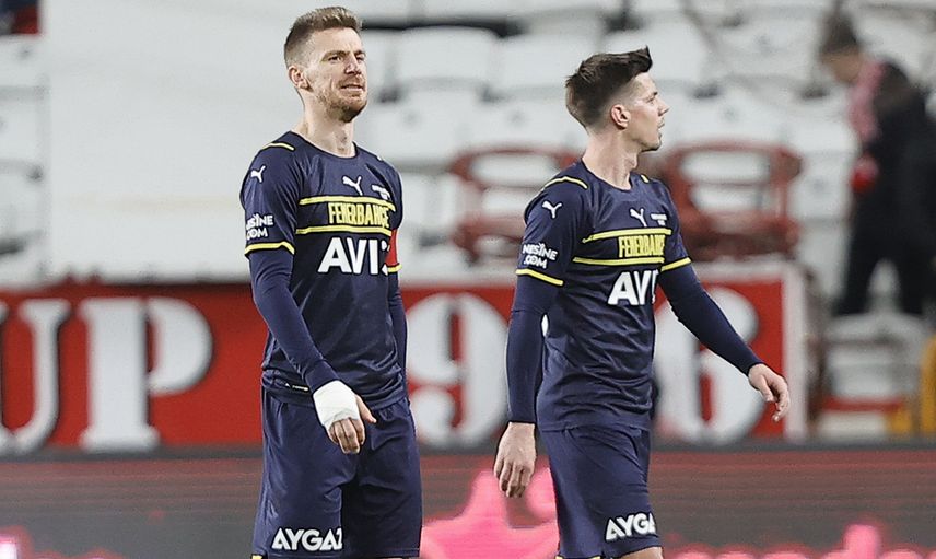 Ahmet Çakar Söylediği Sözlerle Fenerbahçeli Futbolcuları Yerin Dibine Soktu!
