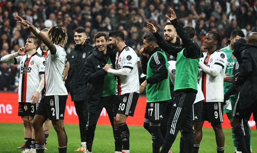 Ahmet Çakar'dan Beşiktaşlı Futbolculara Çok Sert Sözler!