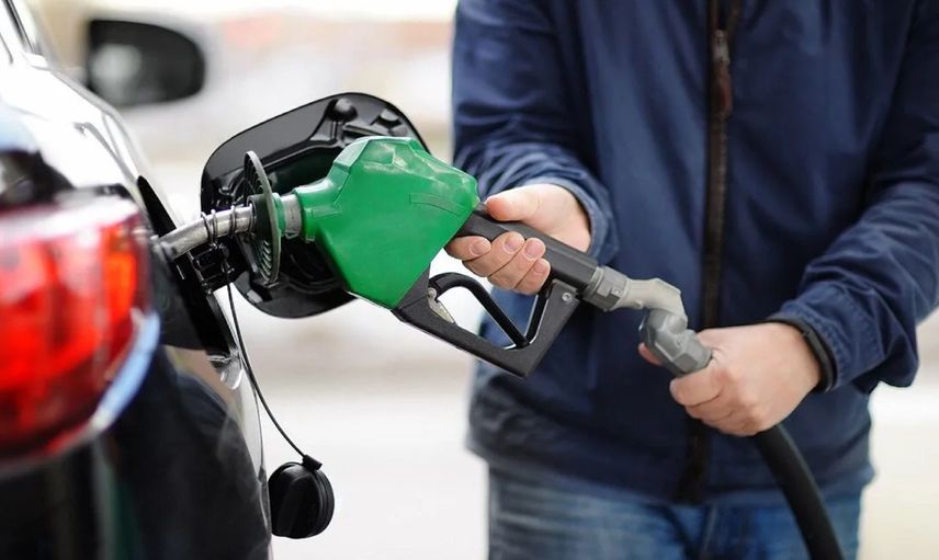 Akaryakıt fiyatları gece yarısı değişti: Petrolde düşüş hız kesmeden sürüyor