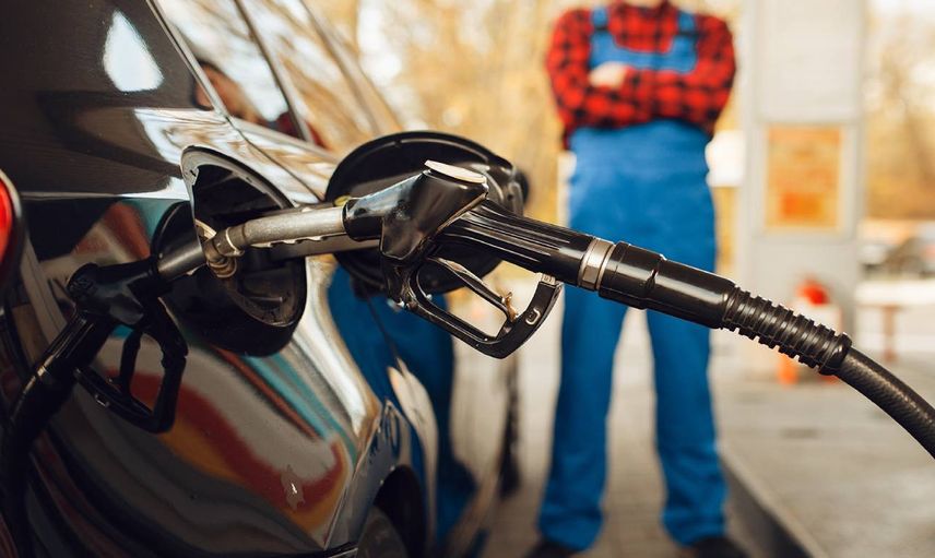 Akaryakıt fiyatları yeniden değişti: Benzinden sonra motorine de indirim geldi