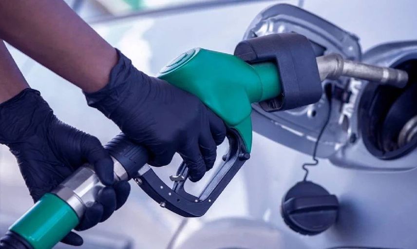 Akaryakıt indirimi vatandaşın yüzünü güldürdü! Benzine 96 kuruş indirim yapıldı